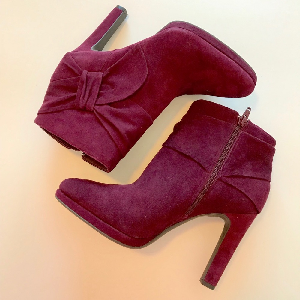 ⚜️SOLD⚜️. Gianni Bini Suede Bow Ankle Boots - Picture 1 of 8